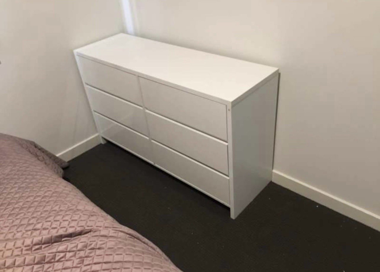 Chest of drawers assembled